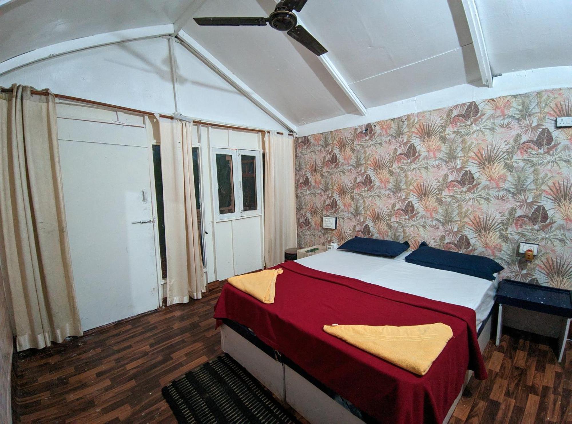 Tropical Bay Hostel Палолем Екстериор снимка