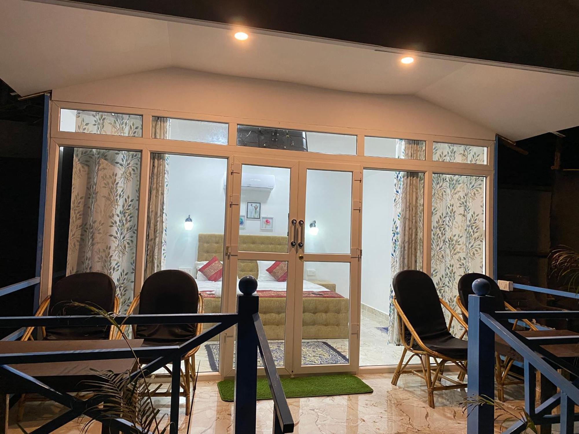 Tropical Bay Hostel Палолем Екстериор снимка