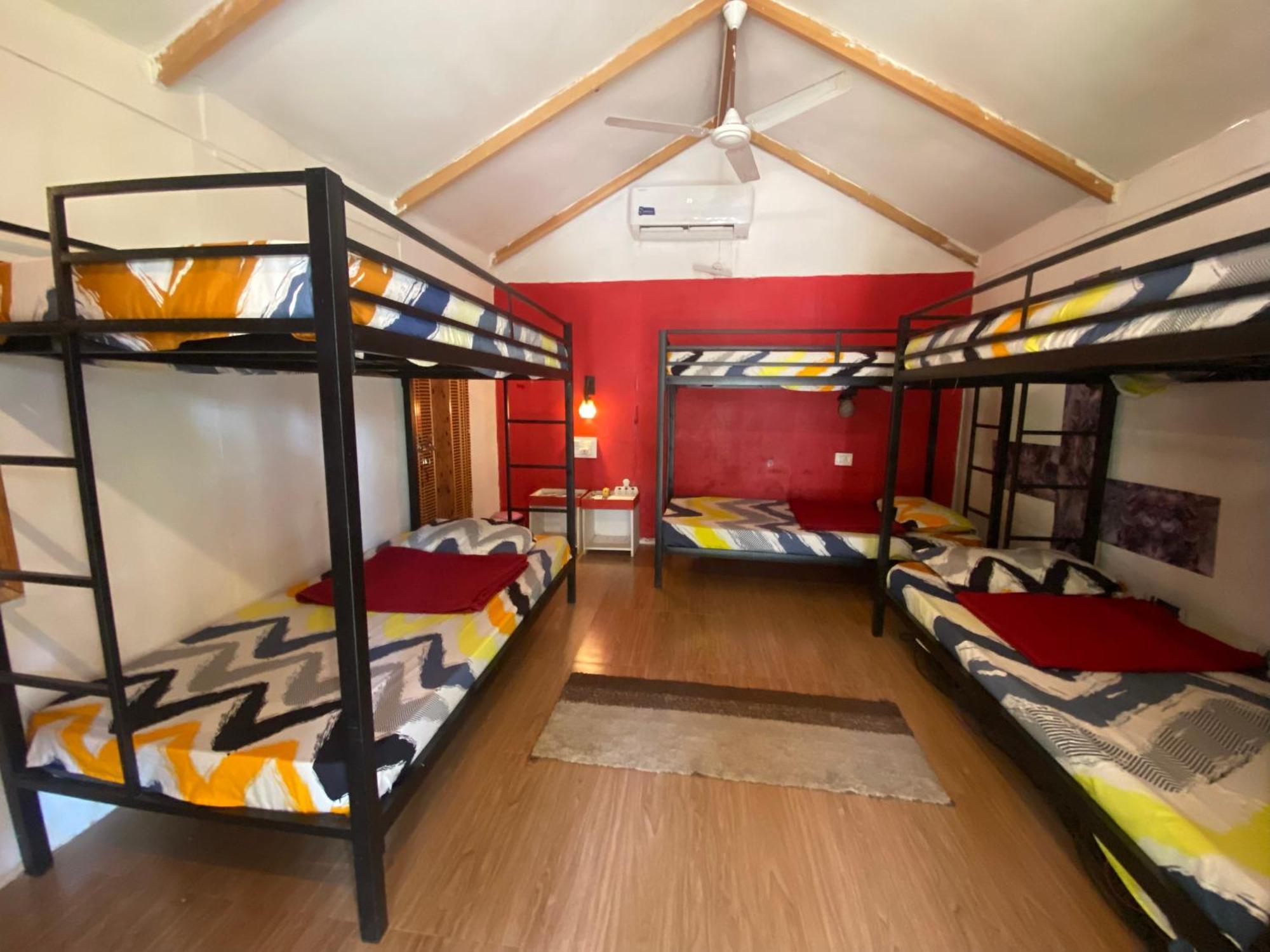 Tropical Bay Hostel Палолем Екстериор снимка
