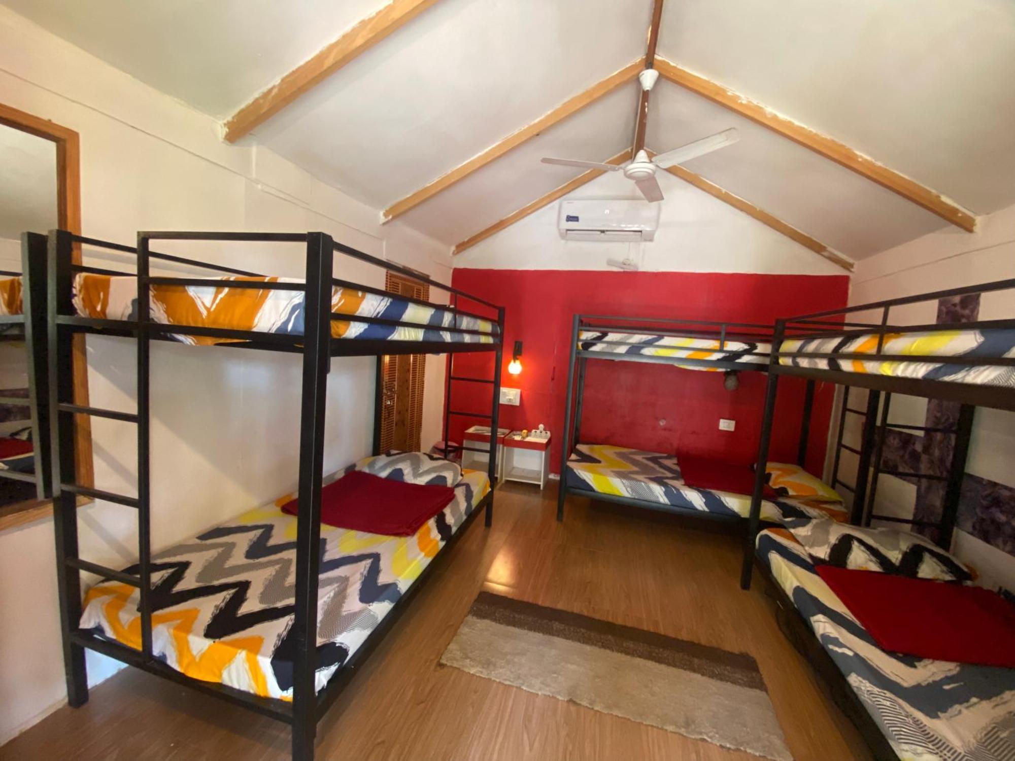 Tropical Bay Hostel Палолем Екстериор снимка
