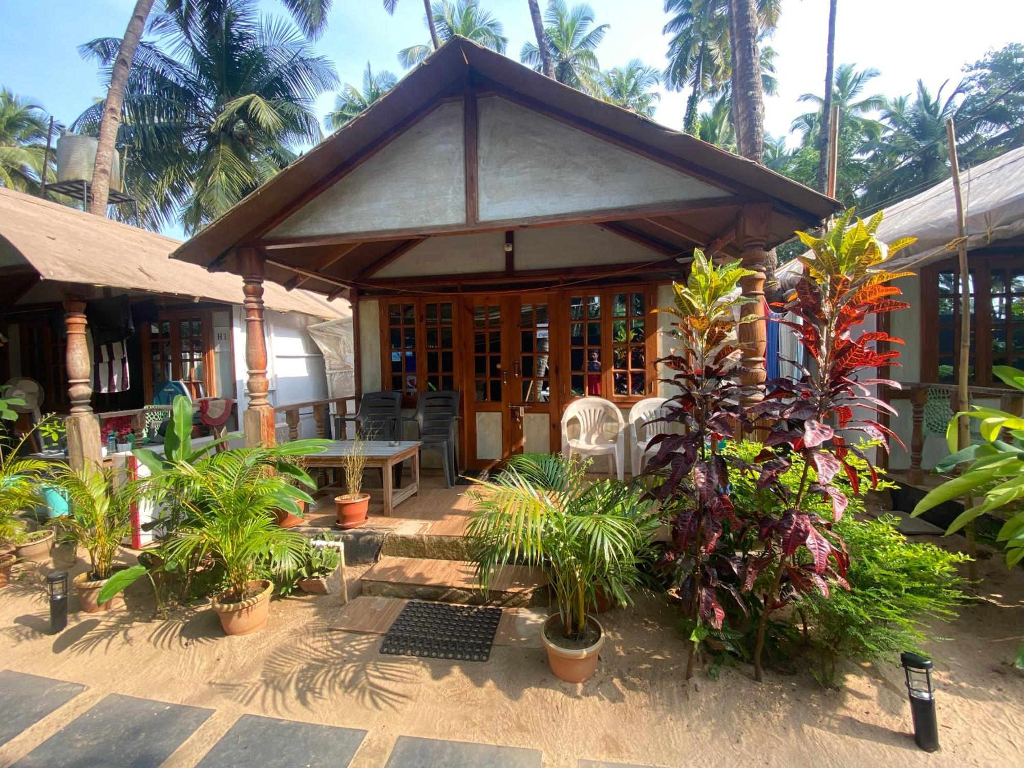 Tropical Bay Hostel Палолем Екстериор снимка