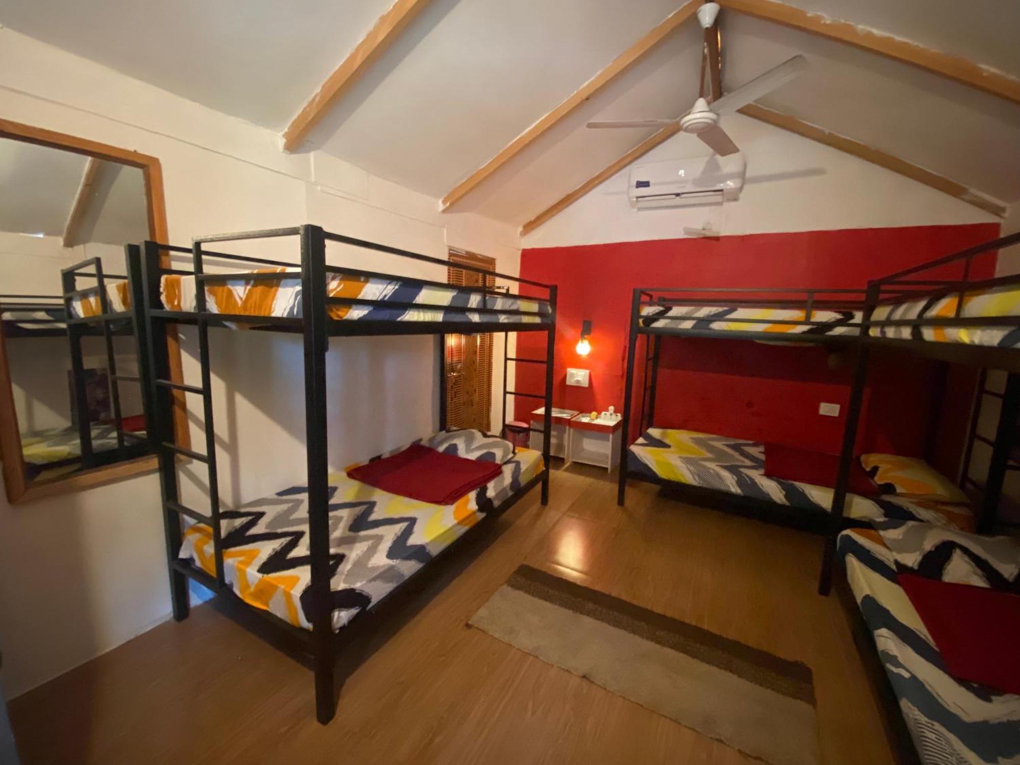 Tropical Bay Hostel Палолем Екстериор снимка